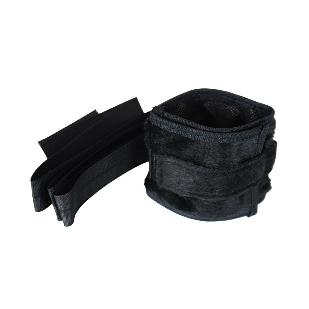 ALGEMA DE PELUCIA PRETA BRAÇOS E PERNAS